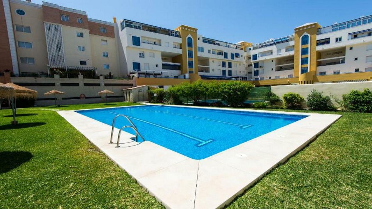 Atico Olimpo Apartment Torre Del Mar Luaran gambar